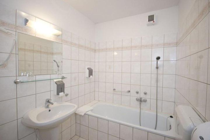 Sunset Motel Szombathely Chambre photo
